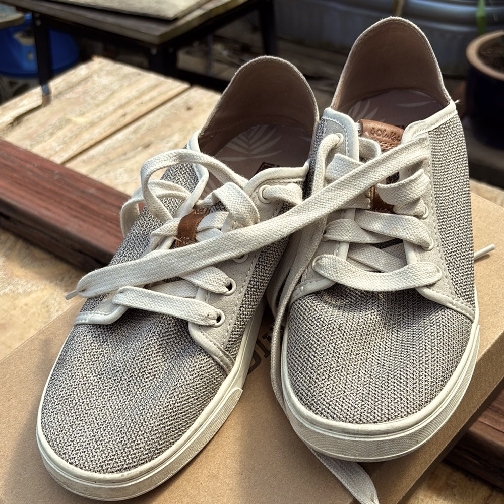 Women’s Olukai Pebuea Li sneakers, size 9